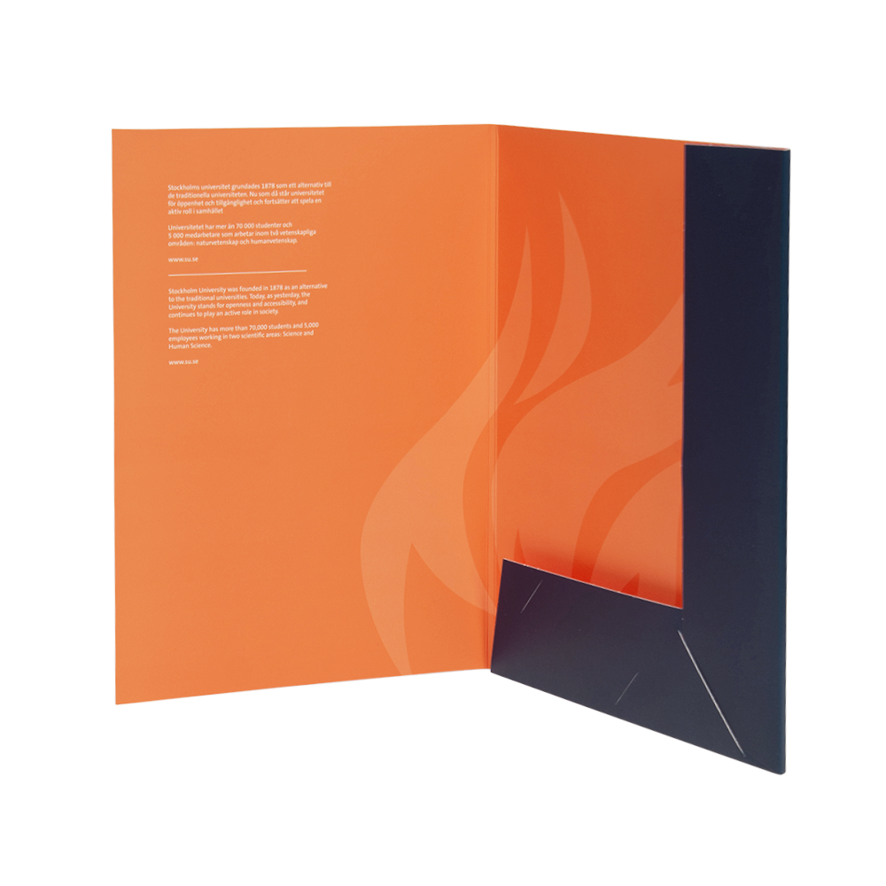 Konferensmapp med snodd, orange, med SU-logotyp